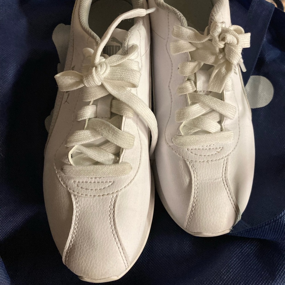 White women’s puma sneakers. Size 6.5. Soft foam comforter.
